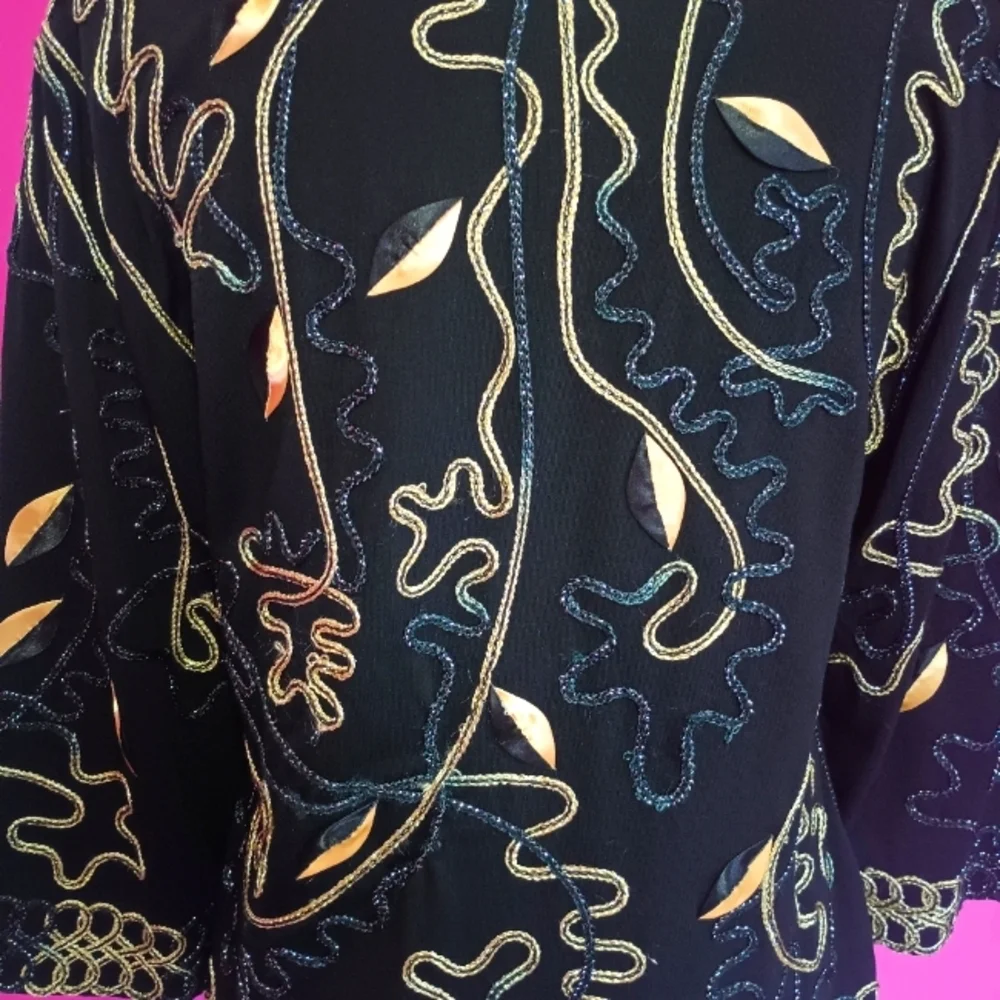 Vintage Lauren Michelle Black&Gold Embroidered V-neck Blouse (Size Large)